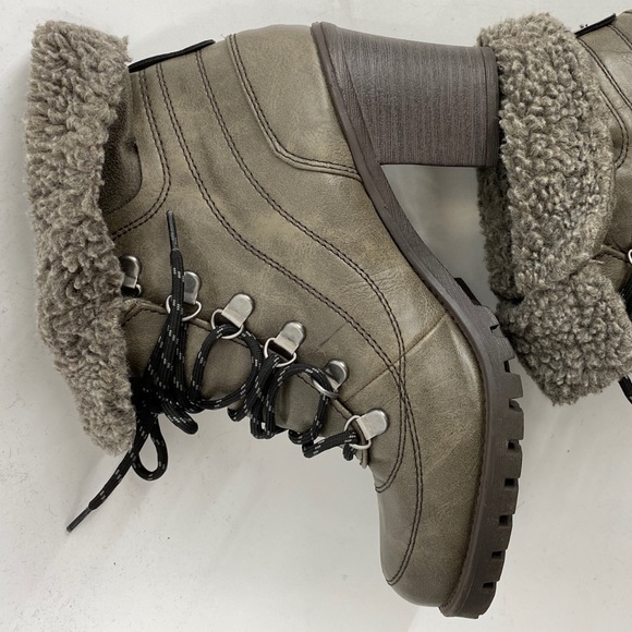 MUDD Ridge Grey Fur Trim Chunky Heel Lug Sole Ankle Boots - Picture 9 of 9